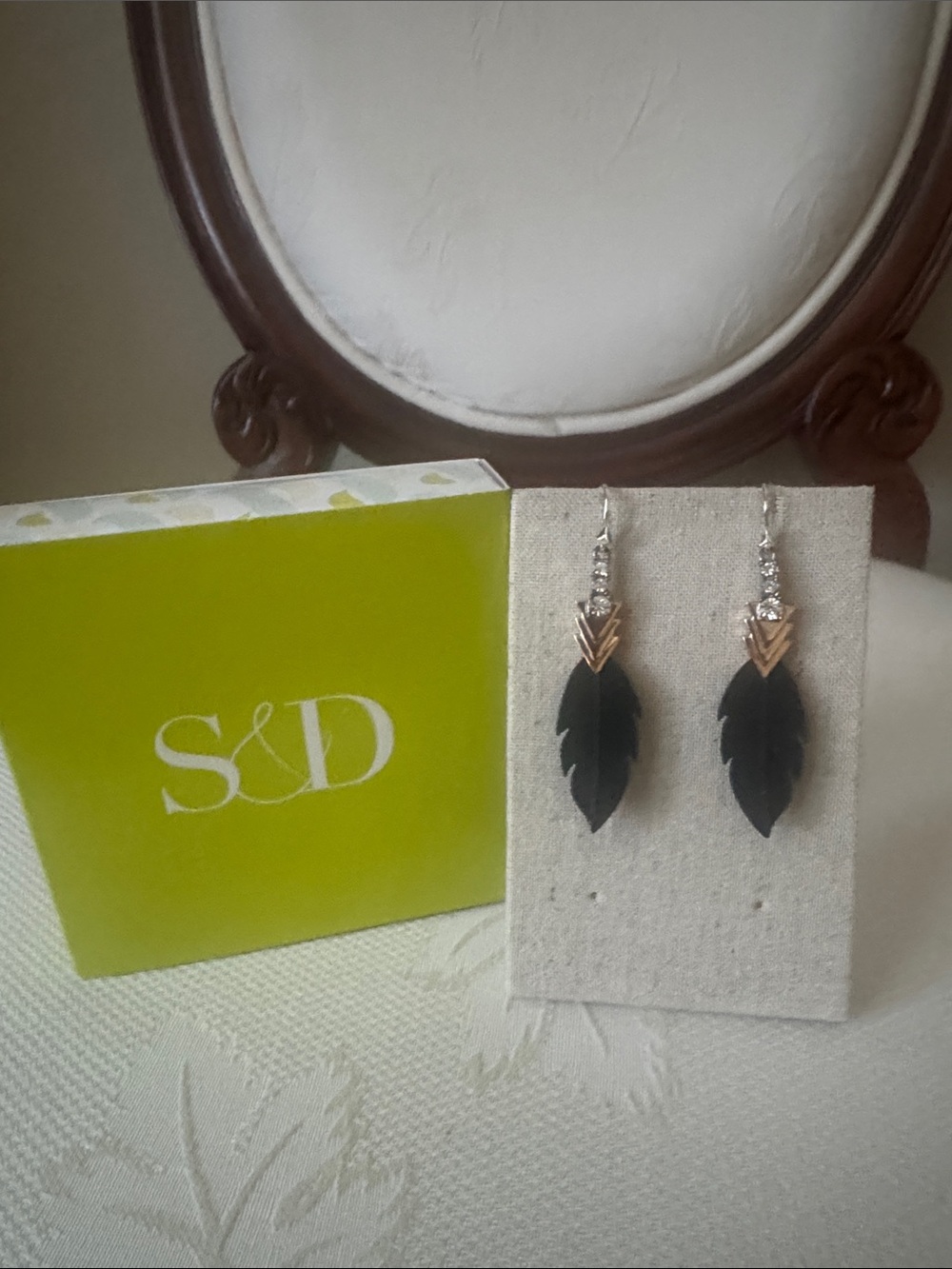 Stella & Dot raven Earrings